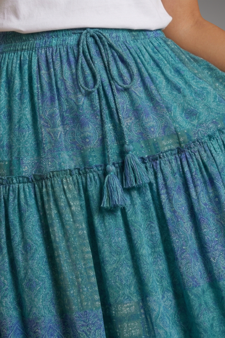 Women’s Skirt with High Waist and Tiered Layers