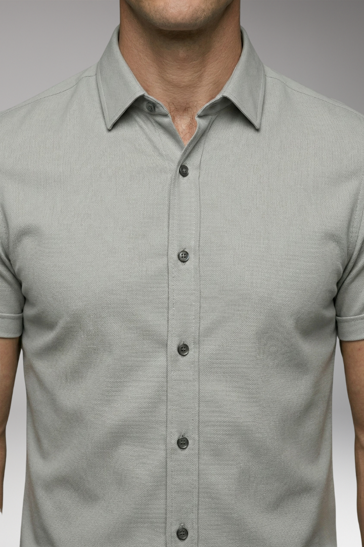 Men's Shirt with Button Placket and Fitted Style