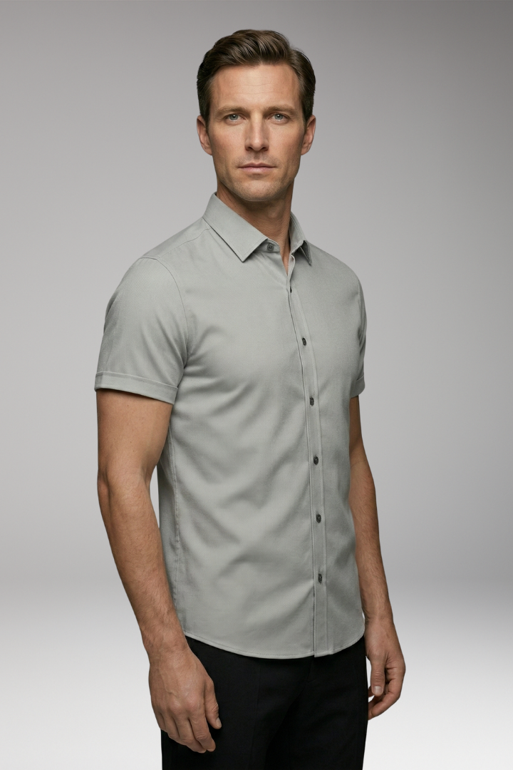 Men's Shirt with Button Placket and Fitted Style