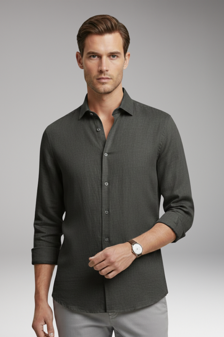 Men’s Shirt with Classic Collar and Button Fastening