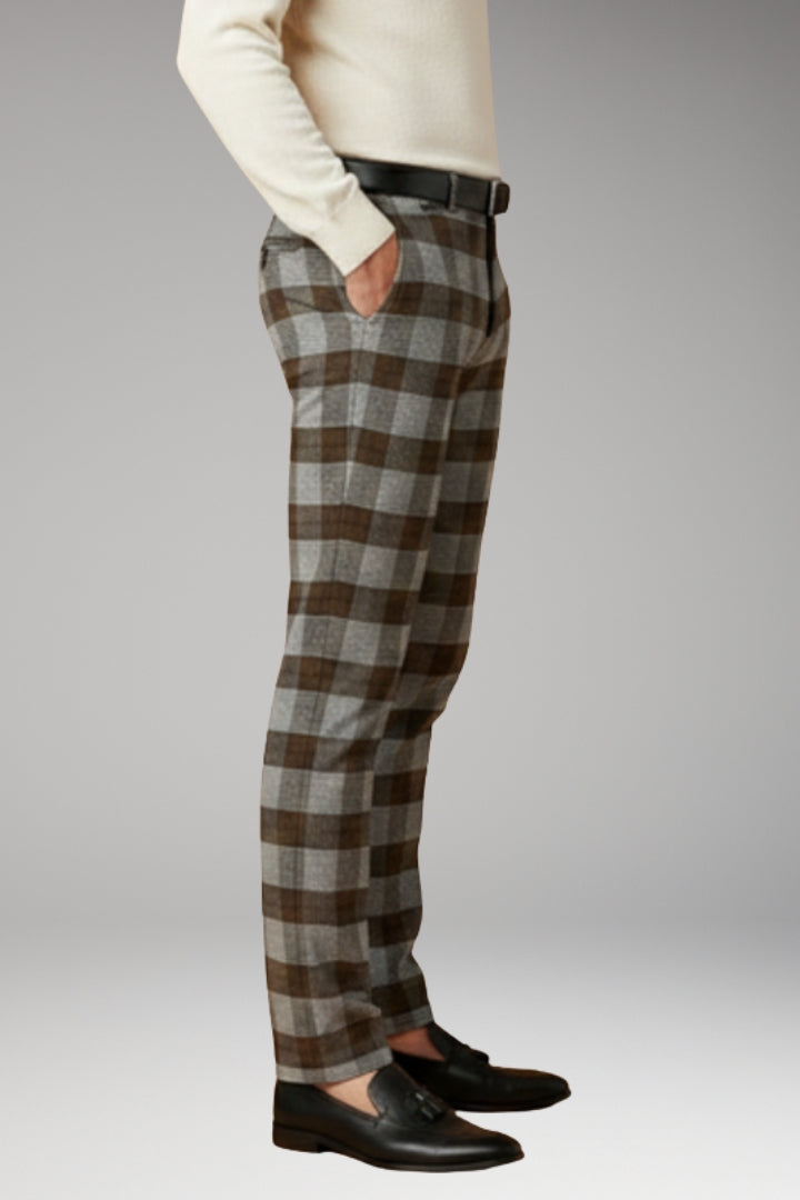 Men’s Trousers with Checkered Pattern and Side Pockets