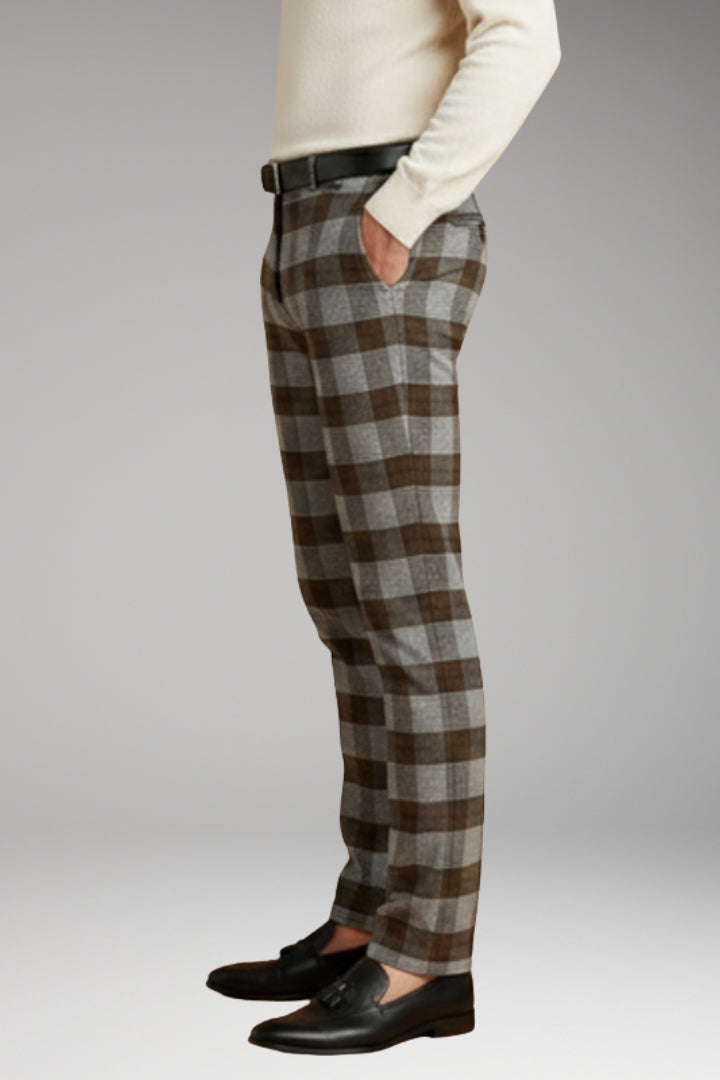 Men’s Trousers with Checkered Pattern and Side Pockets