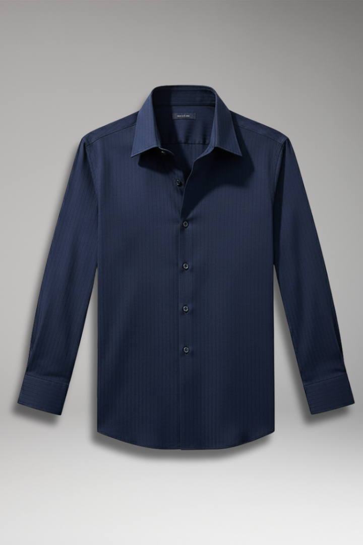Men’s Dress Shirt with Vertical Stripes and Defined Fit