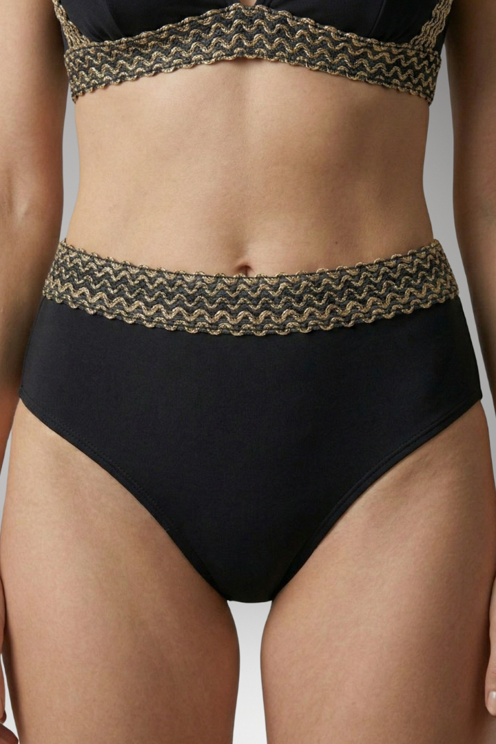 Women’s Bikini with Halter Neck and High-Waisted Bottoms
