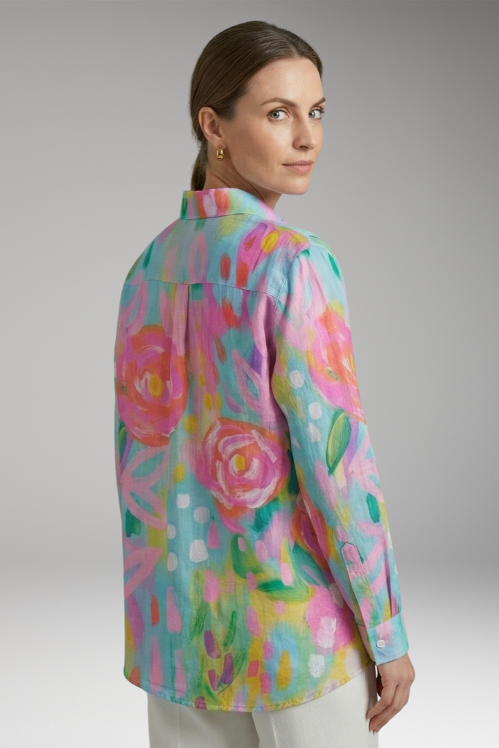 Women’s Blouse with Collar and Button Closure