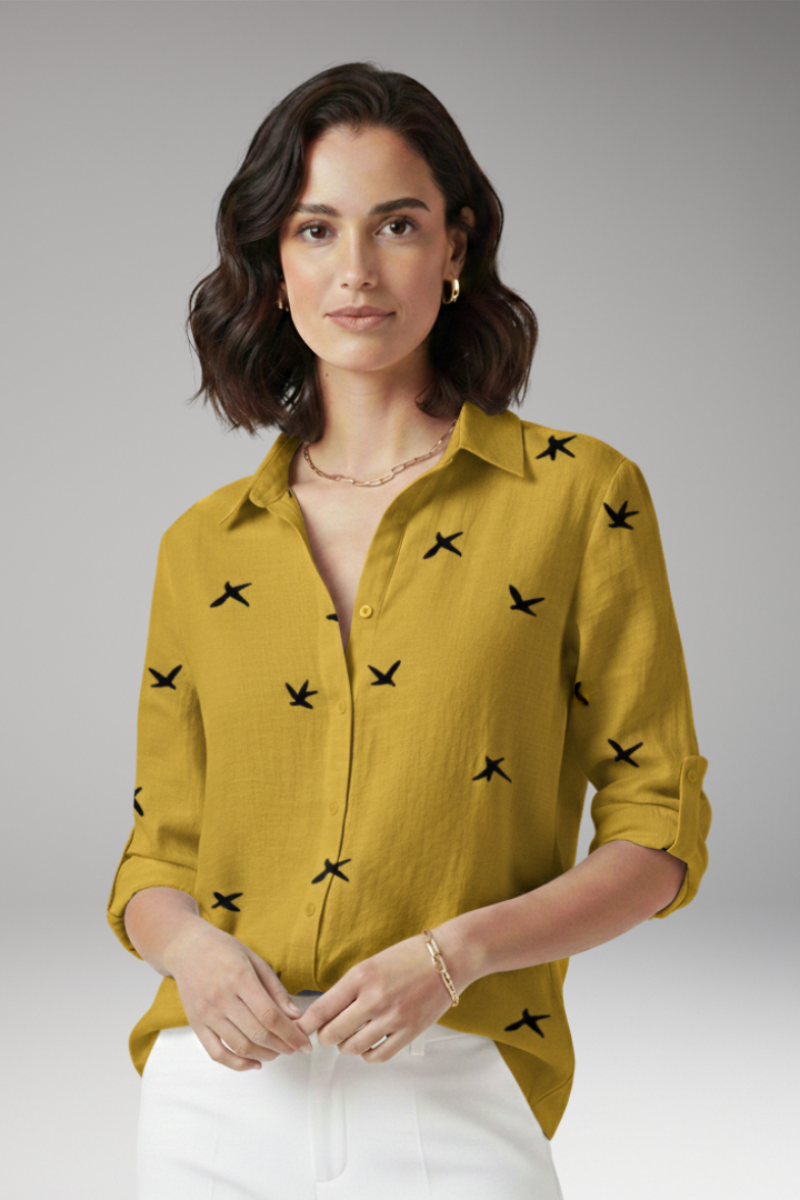 Women’s Blouse with Pointed Collar and Button Closure