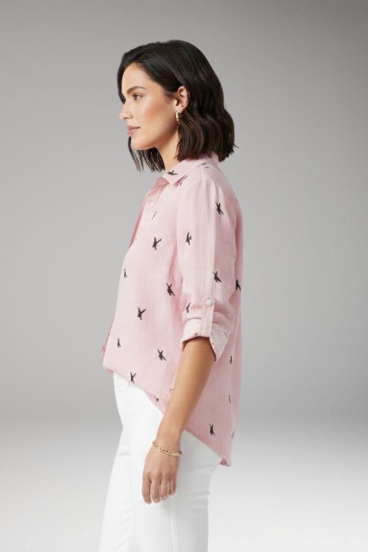 Women’s Blouse with Pointed Collar and Button Closure