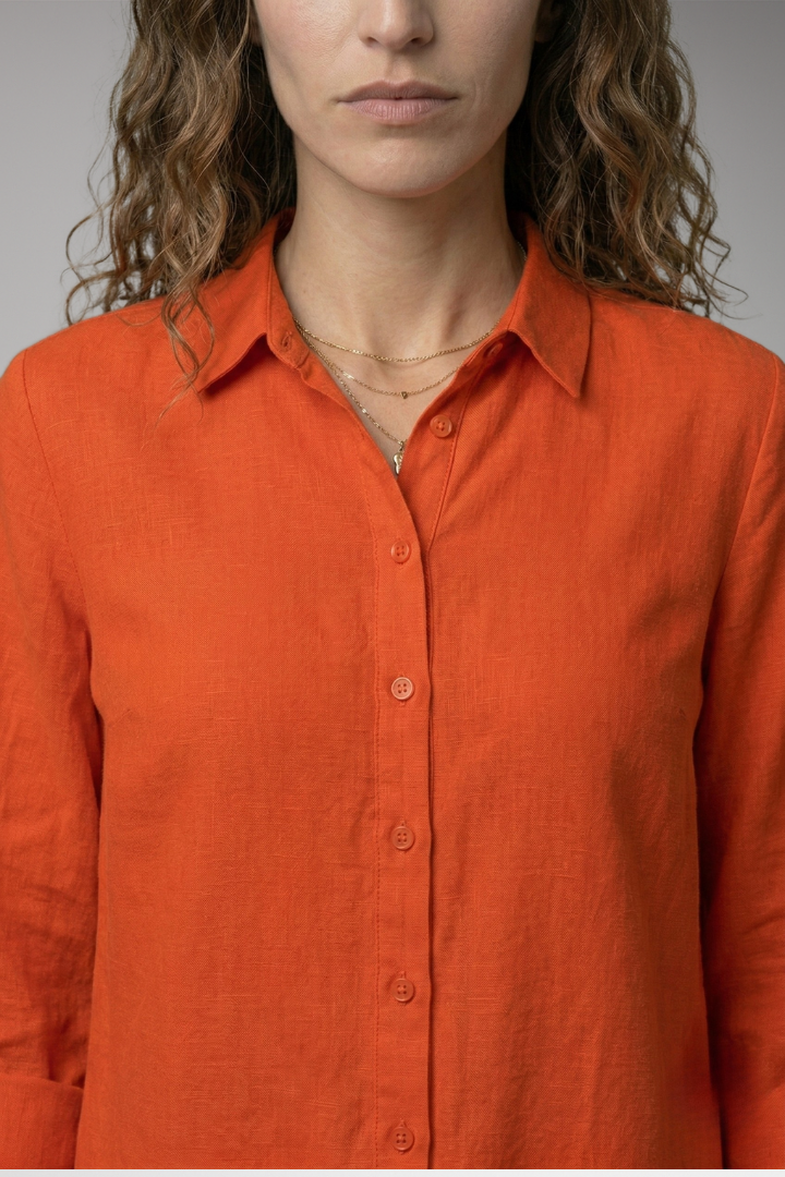 Women's Button-Down Shirt with Rolled Sleeves and Collared Design