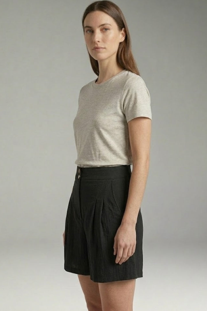Women's Casual Shorts with High-Waisted Fit and Pleated Design