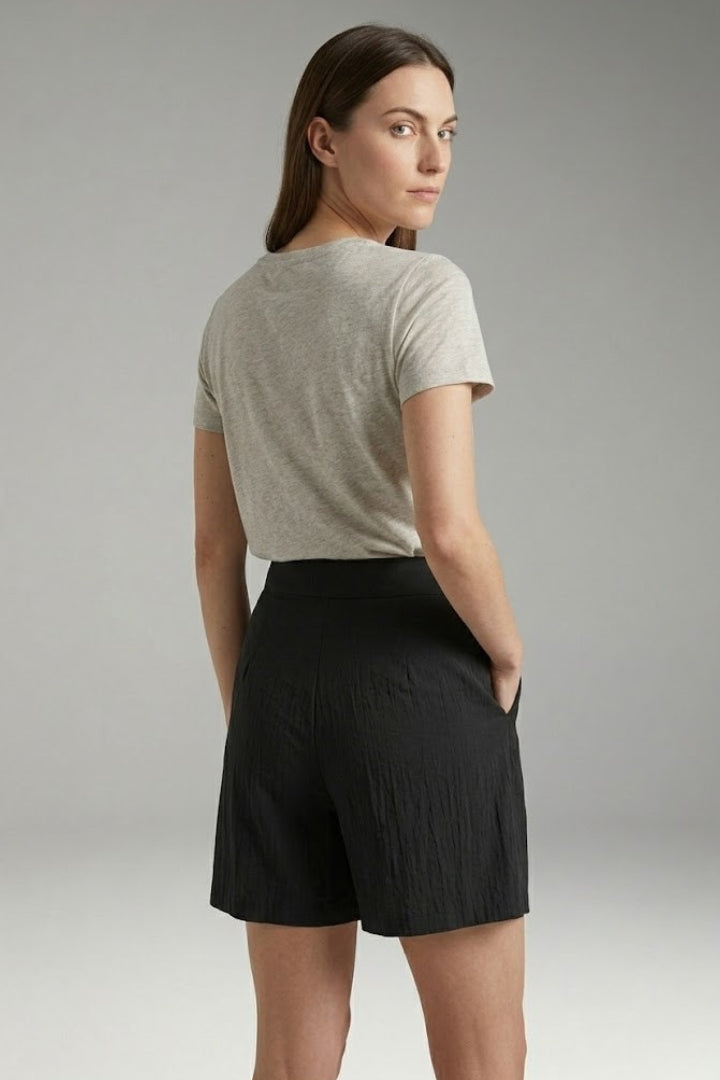 Women's Casual Shorts with High-Waisted Fit and Pleated Design
