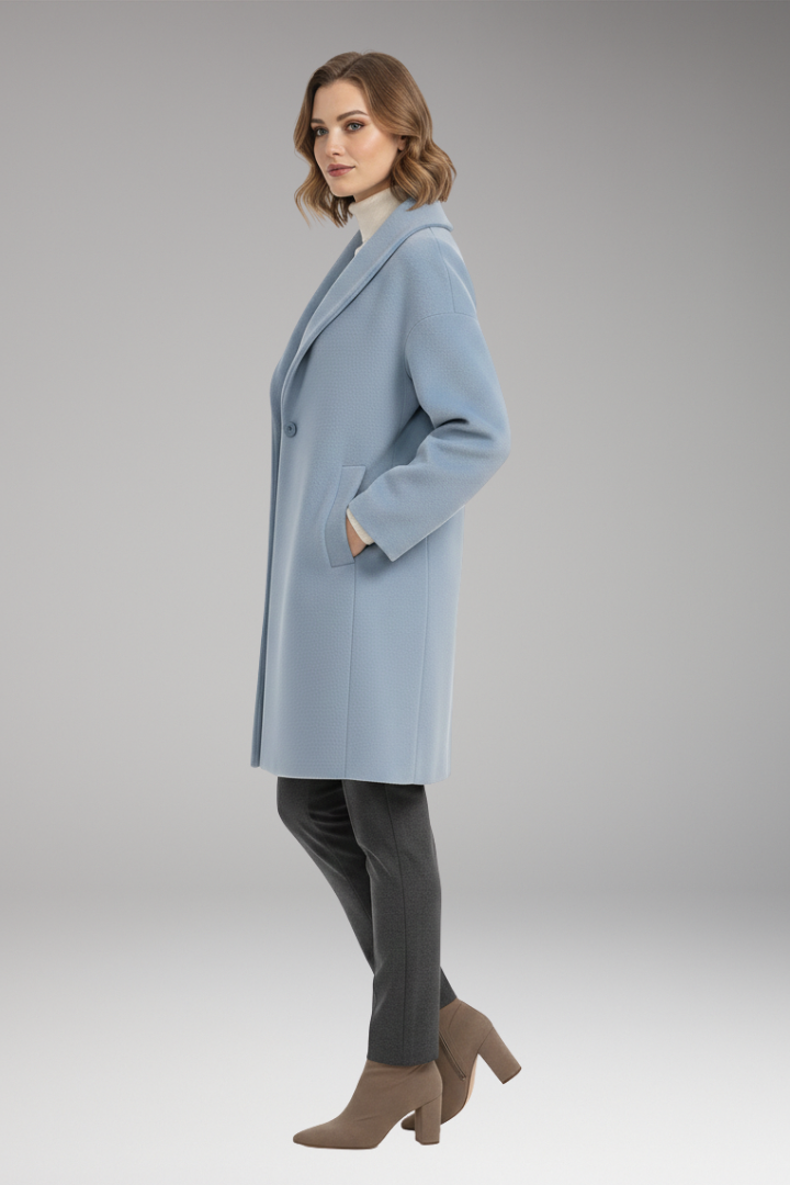 Women’s Coat with Wide Collar and Long Sleeves