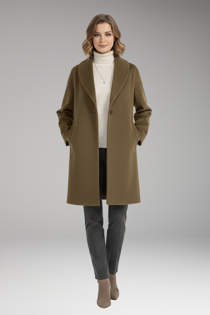 Women’s Coat with Wide Collar and Long Sleeves