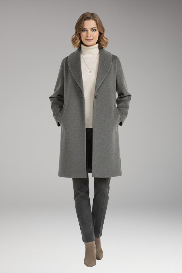 Women’s Coat with Wide Collar and Long Sleeves