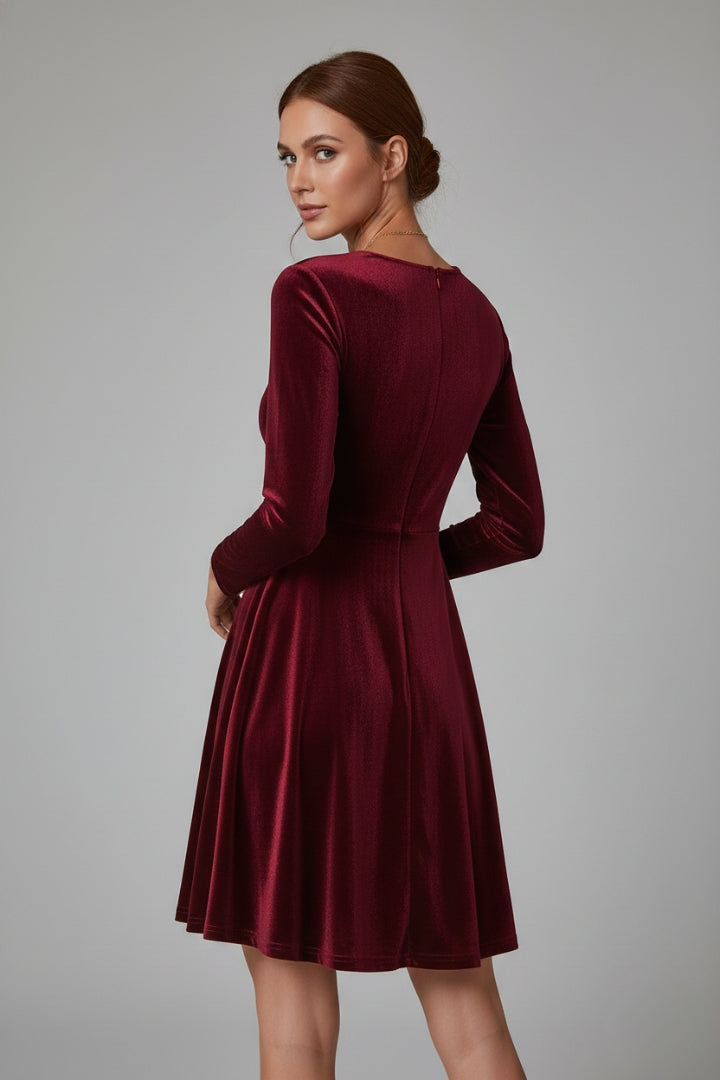 Women's Dress with Long Sleeves and Round Neckline