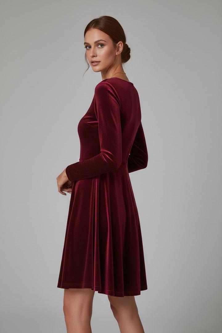 Women's Dress with Long Sleeves and Round Neckline