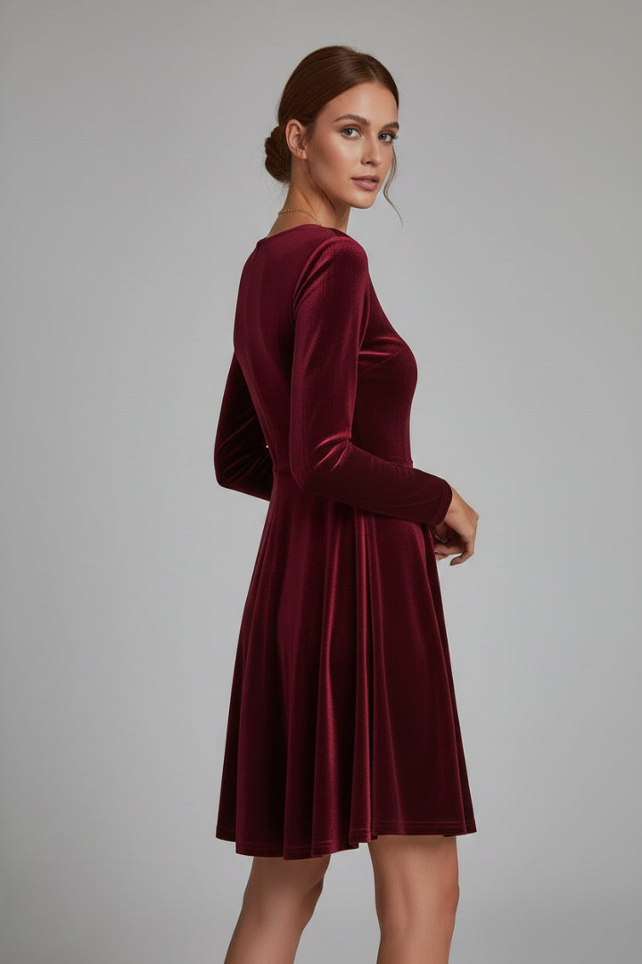 Women's Dress with Long Sleeves and Round Neckline