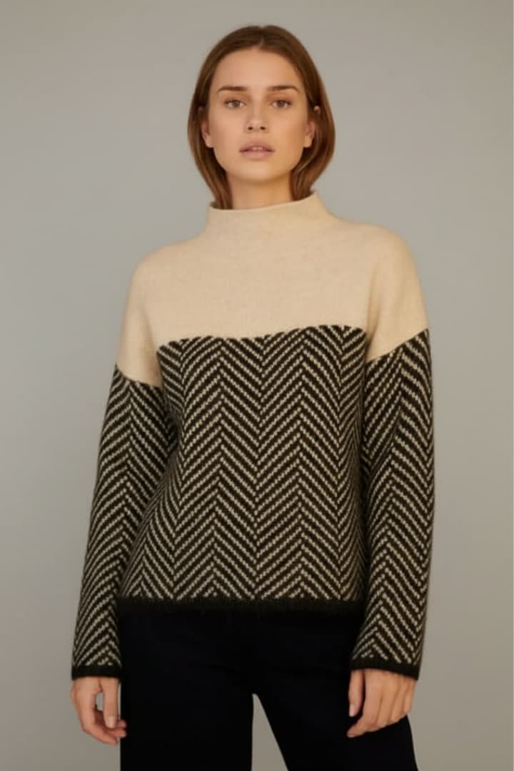 Women’s Knit Jumper with Stand Collar and Two-Tone Pattern