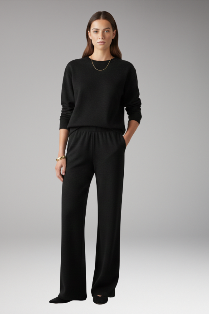 Women’s Lounge Set with Round Neckline and Elastic Waistband