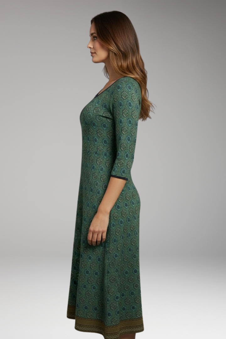 Women's Midi Dress with Round Neckline and Three-Quarter Sleeves
