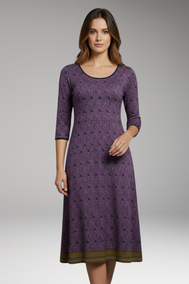 Women's Midi Dress with Round Neckline and Three-Quarter Sleeves