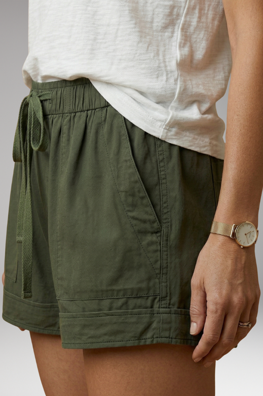 Women's Relaxed Shorts with Drawstring Waist and Pockets