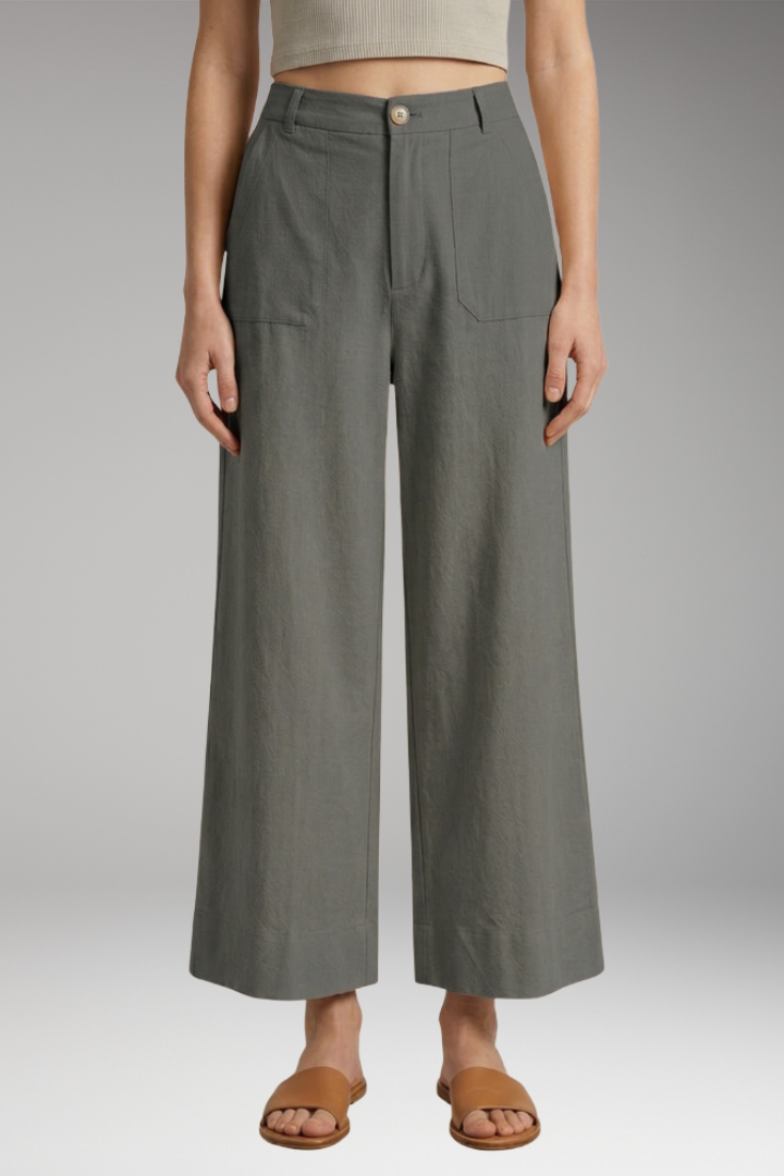 Women's Relaxed Trousers with High Waist and Side Pockets