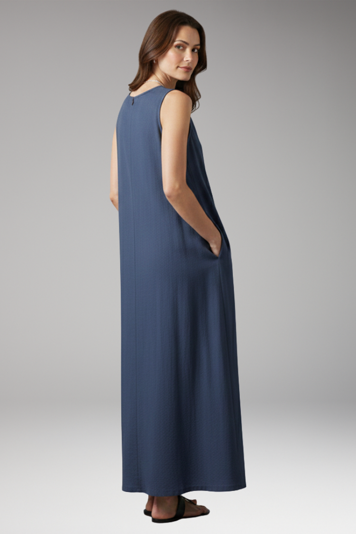 Women's Sleeveless Dress with Round Neckline and Practical Pockets