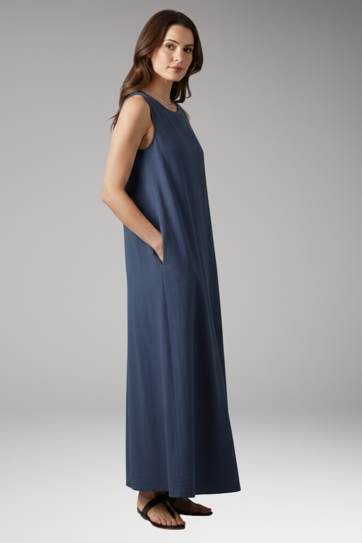 Women's Sleeveless Dress with Round Neckline and Practical Pockets