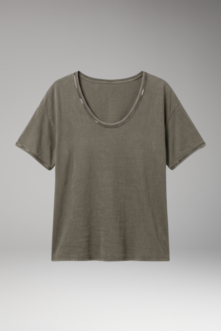 Women’s T Shirt with Round Neck and Loose Fit