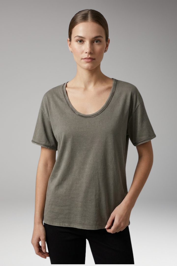 Women’s T Shirt with Round Neck and Loose Fit