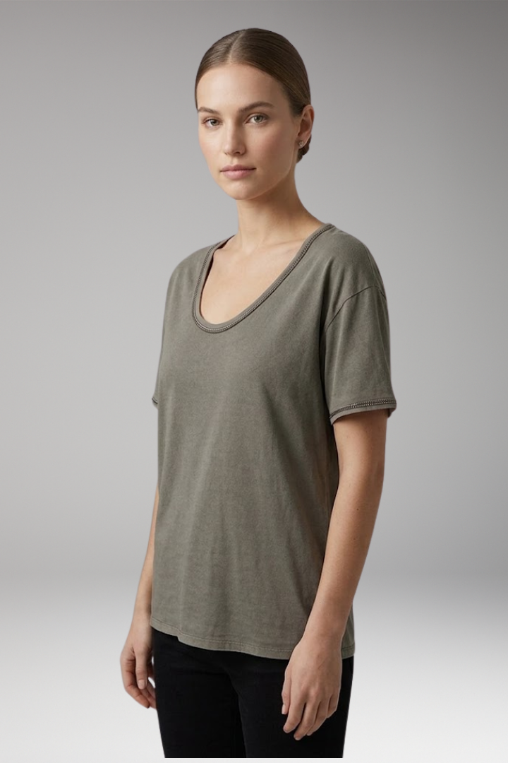 Women’s T Shirt with Round Neck and Loose Fit