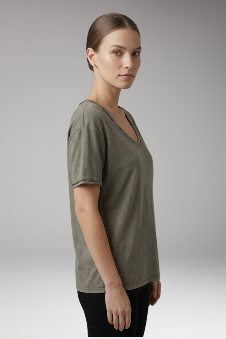Women’s T Shirt with Round Neck and Loose Fit