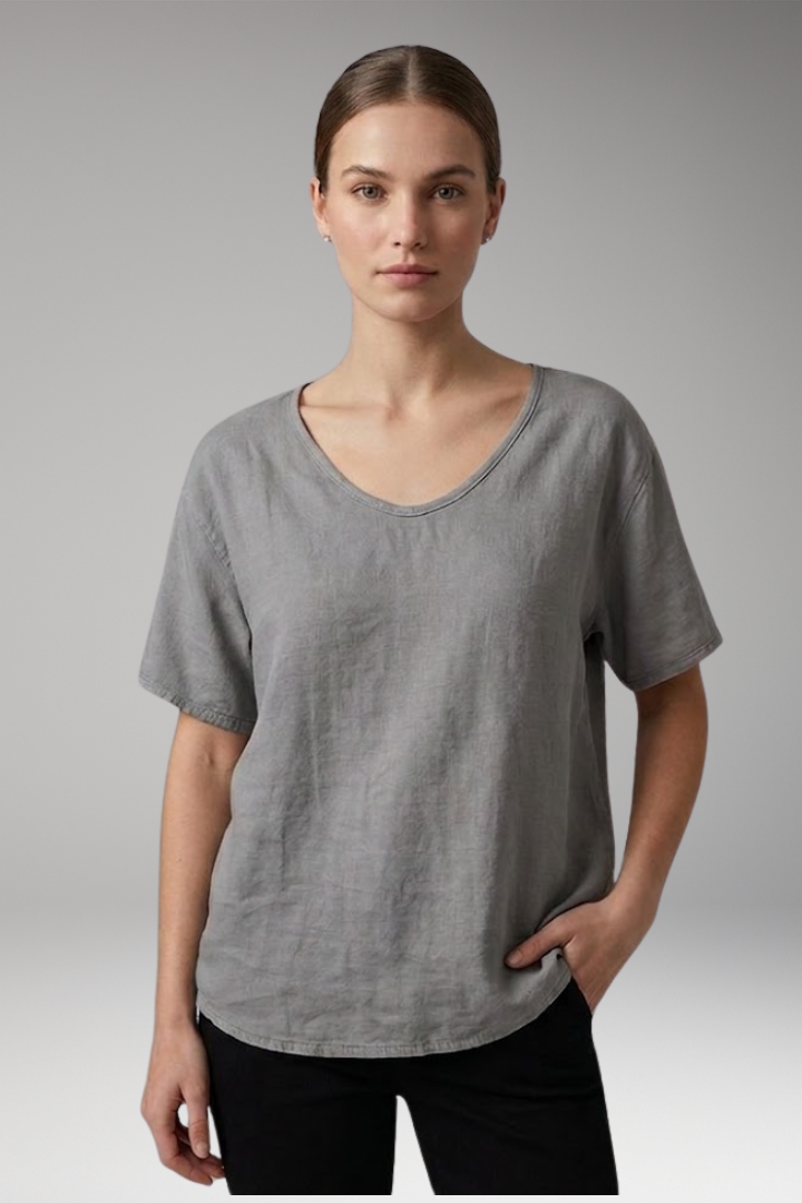 Women’s T Shirt with Round Neck and Loose Fit