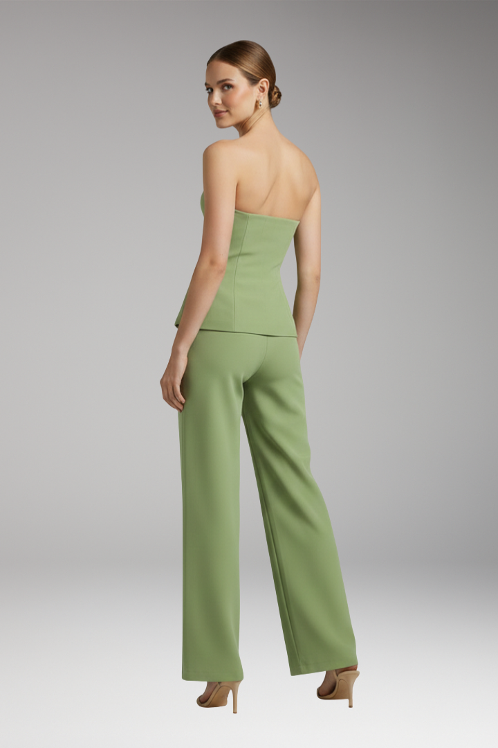 Women’s Two-Piece Outfit with Strapless Top and Wide-Leg Trousers