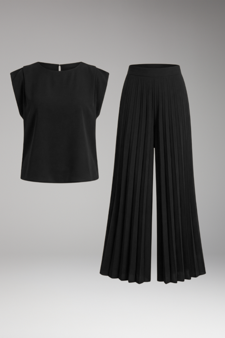 Women's Two-Piece Set with Pleated Trousers and Flowing Fabric