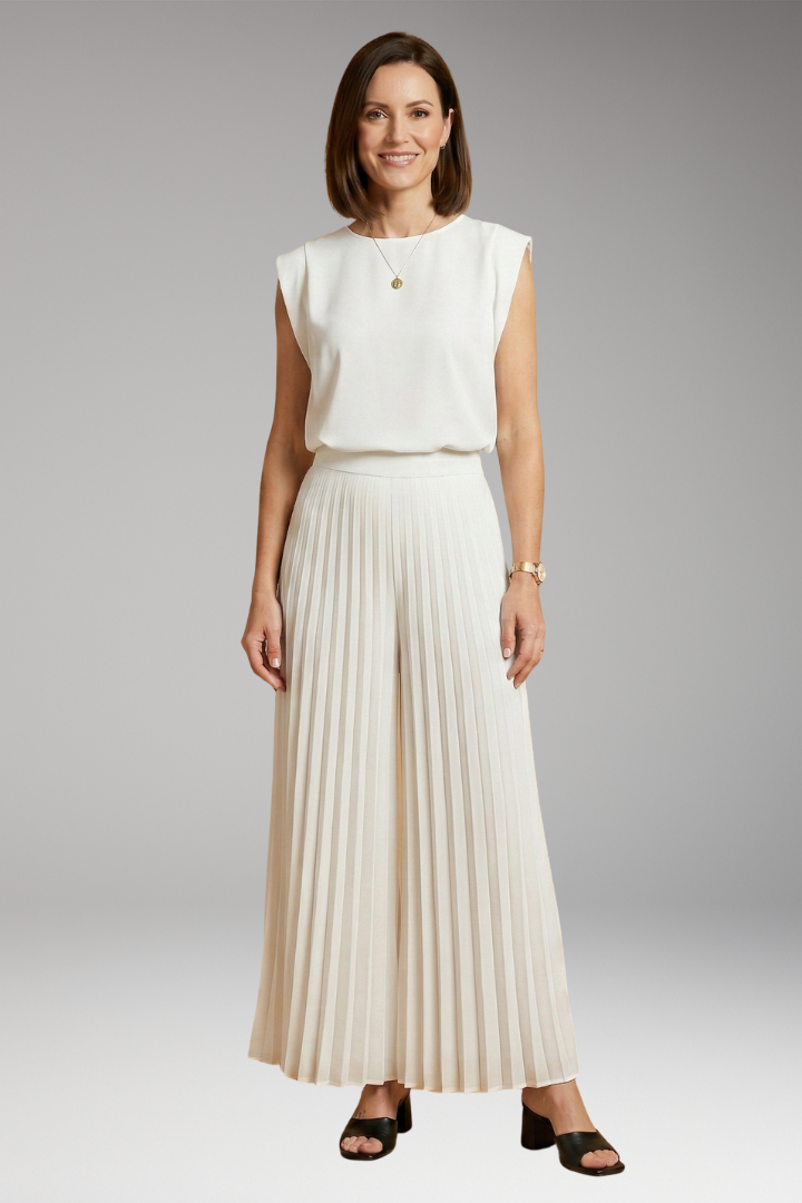 Women's Two-Piece Set with Pleated Trousers and Flowing Fabric