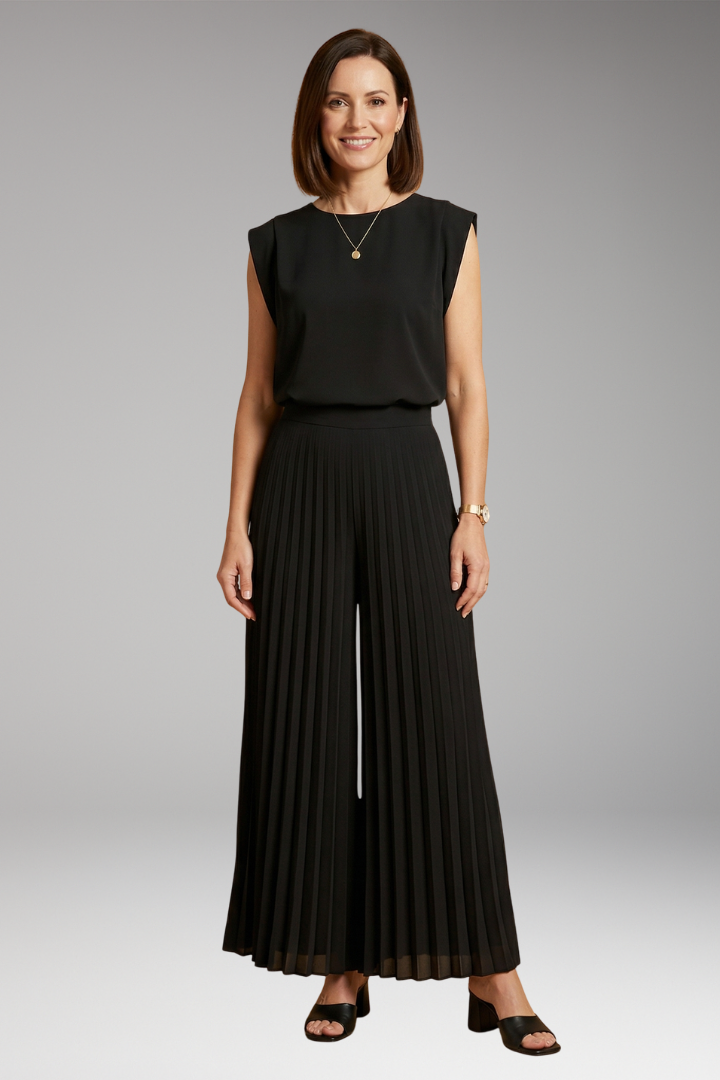 Women's Two-Piece Set with Pleated Trousers and Flowing Fabric