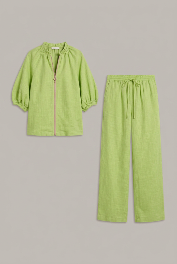 Women's Two-Piece Set with Short Sleeves and Wide Legs