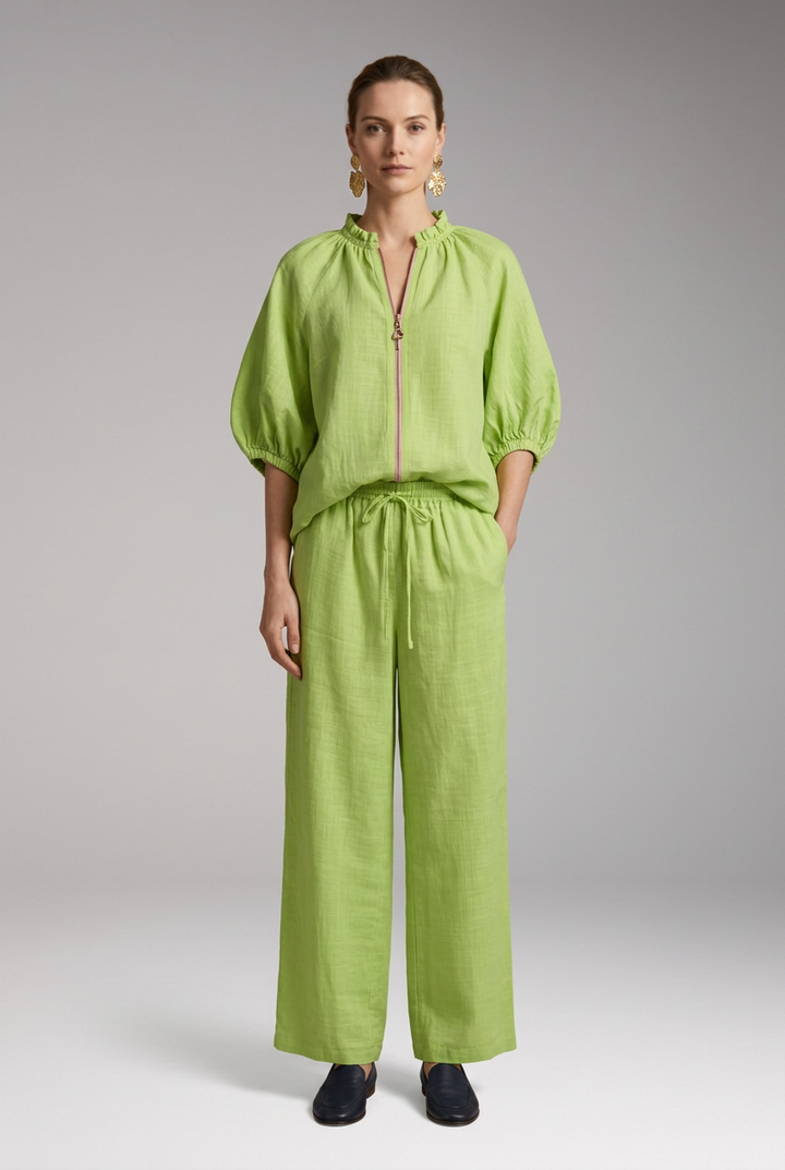 Women's Two-Piece Set with Short Sleeves and Wide Legs