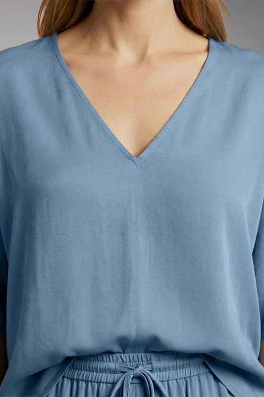 Women's Two-Piece Trouser Set with V-Neckline and Batwing Sleeves