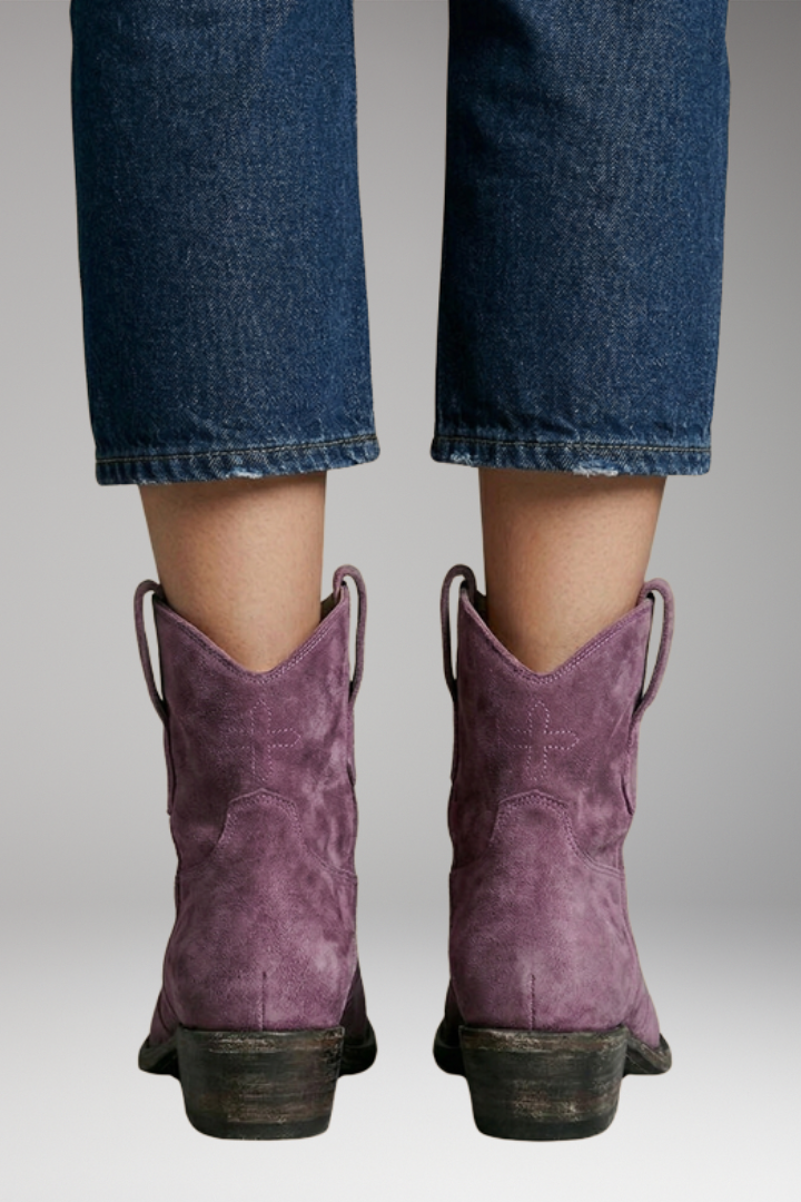 Women's Western Boots with Heel and Pull Tabs