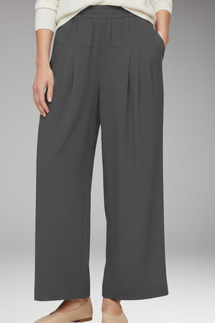 Women’s Wide-Leg Trousers with Pleated Front and Side Pockets