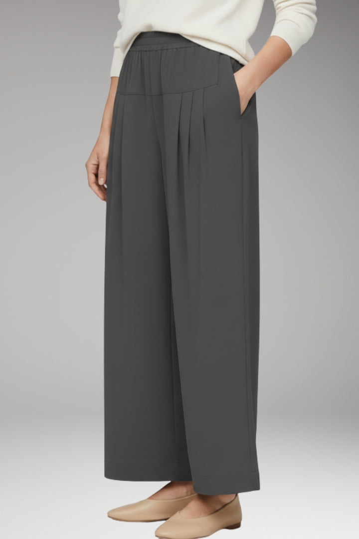 Women’s Wide-Leg Trousers with Pleated Front and Side Pockets