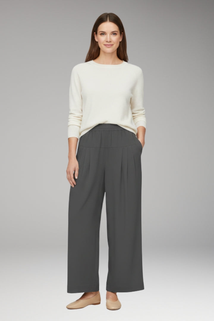 Women’s Wide-Leg Trousers with Pleated Front and Side Pockets