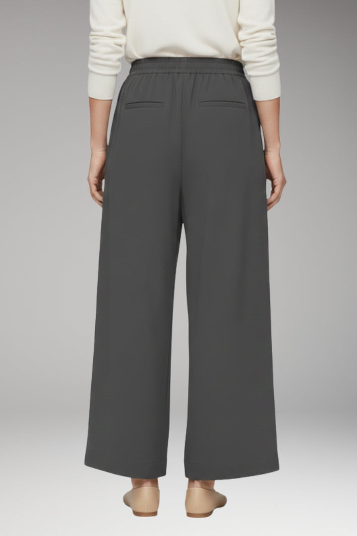 Women’s Wide-Leg Trousers with Pleated Front and Side Pockets