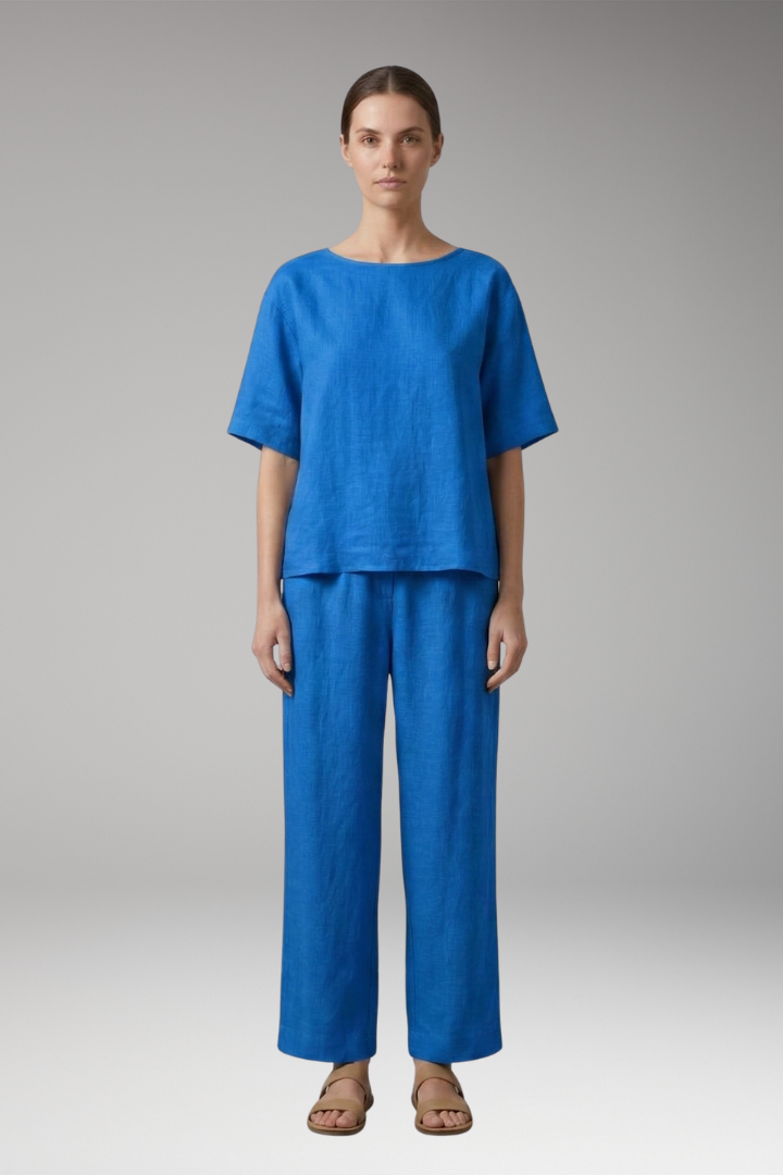 Women's Crop Top and Cropped Trousers Set with Short Sleeves