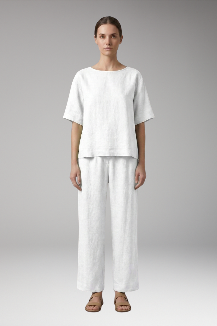 Women's Crop Top and Cropped Trousers Set with Short Sleeves