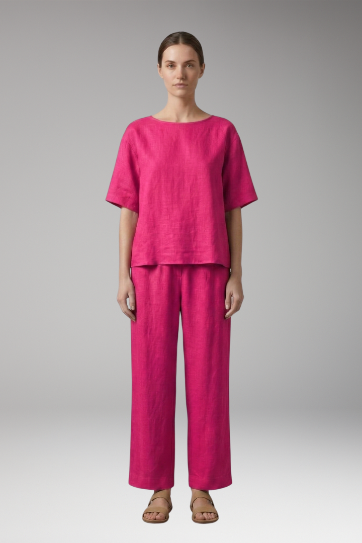 Women's Crop Top and Cropped Trousers Set with Short Sleeves