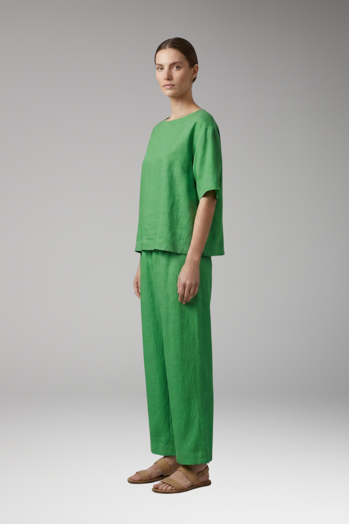 Women's Crop Top and Cropped Trousers Set with Short Sleeves