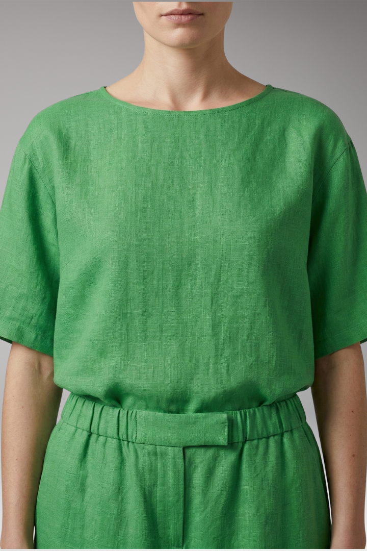 Women's Crop Top and Cropped Trousers Set with Short Sleeves
